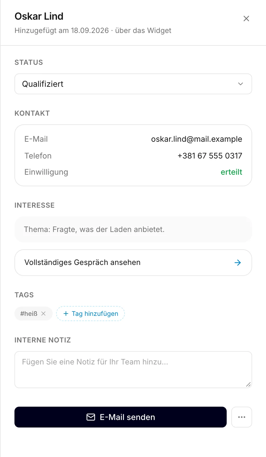 Ein geöffneter Lead: Status, Kontaktdaten, das Anliegen, Tags und eine interne Notiz