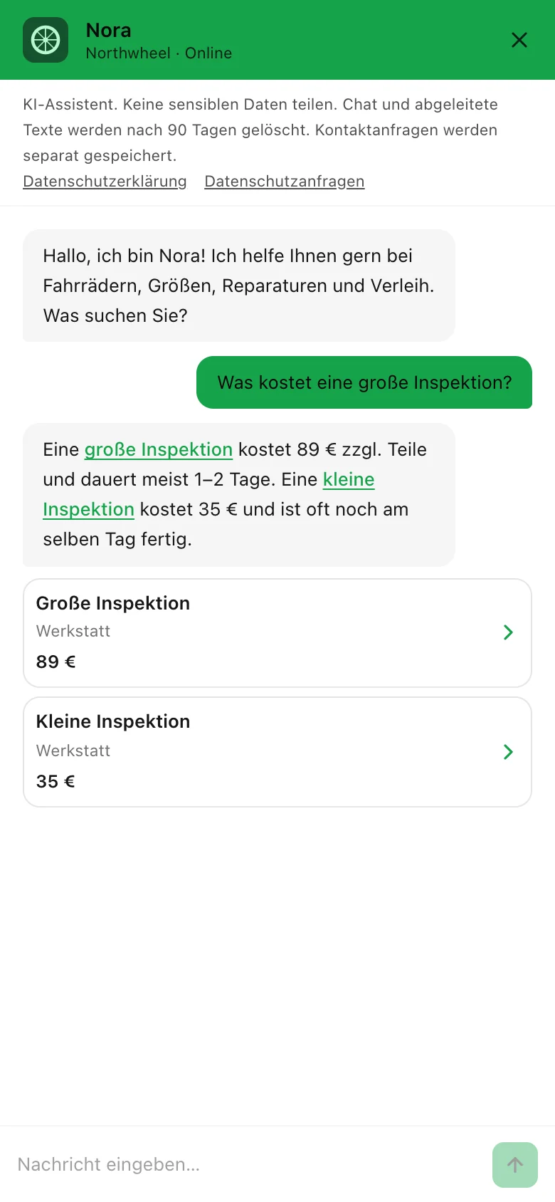 Der Chat auf einem Smartphone: im Vollbild, mit einer Antwort und zwei Leistungskarten