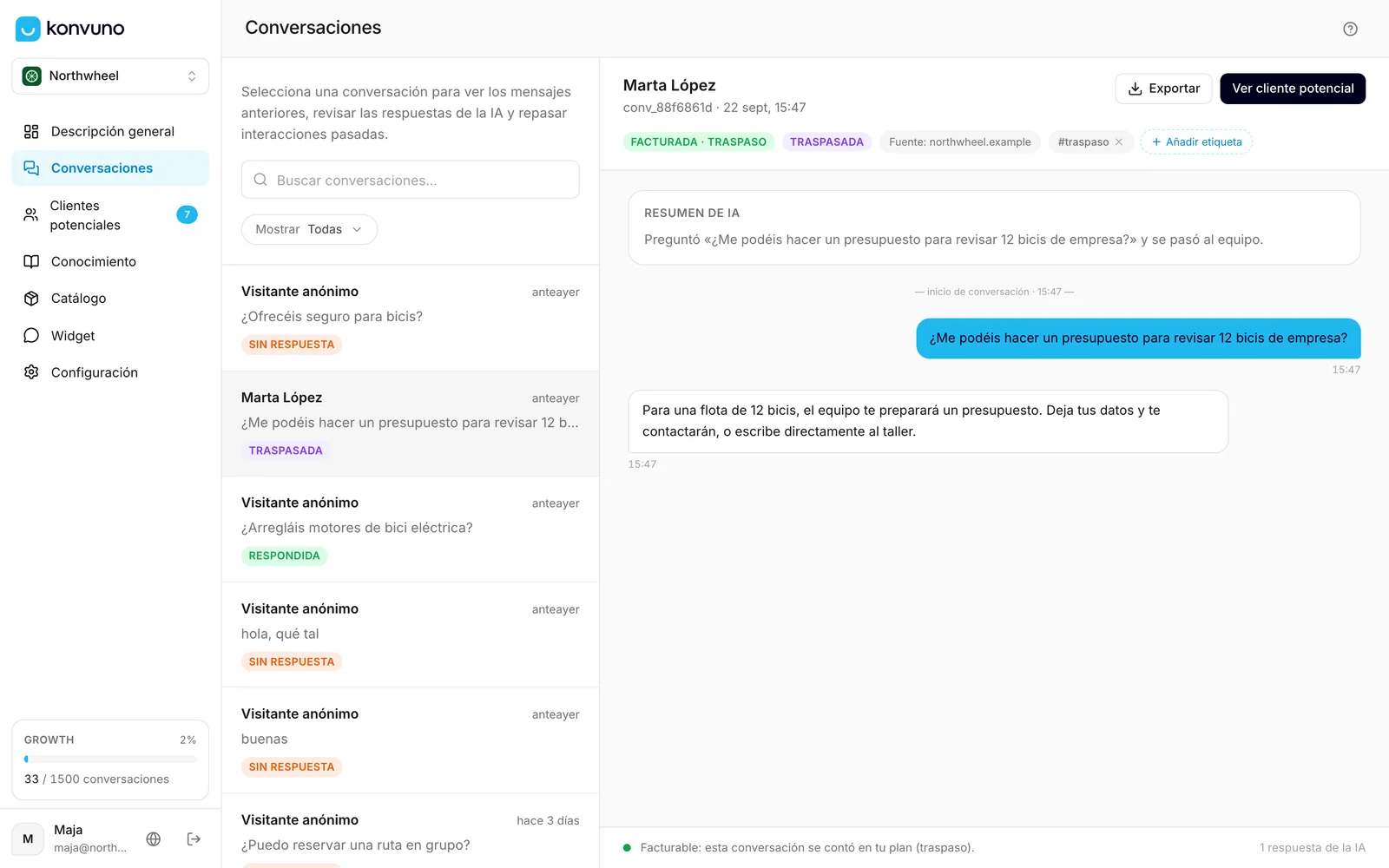 La pantalla de conversaciones: la lista a la izquierda y la conversación abierta a la derecha