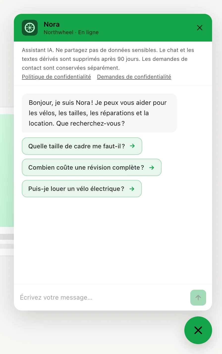 Le chat ouvert : en-tête, avis de confidentialité, message de bienvenue et questions suggérées